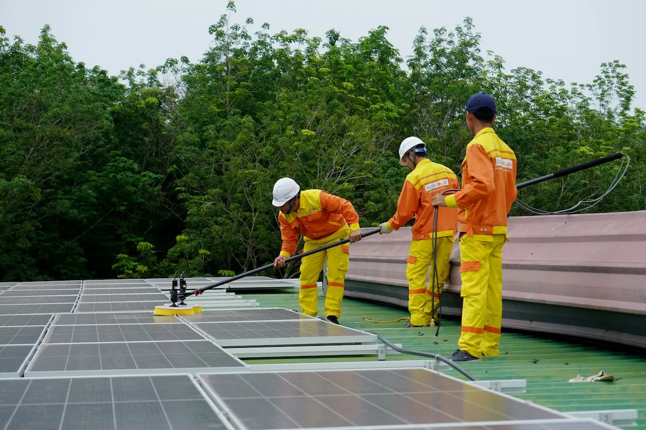 SpotlessView Services - Solarreiniger Reinigung der Solaranlage